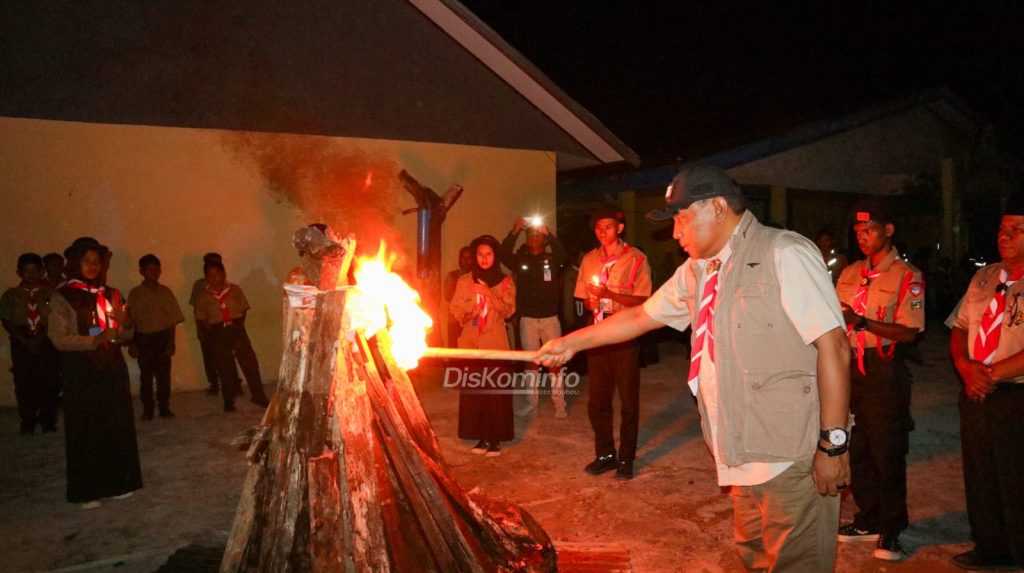Walikota Baubau La Ode Ahmad Monianse menghadiri giat pramuka di SMPN 18 Baubau, Walikota Baubau Monianse Minta Siswa dan Siswi SMPN 18 Lebih Memahami Pramuka