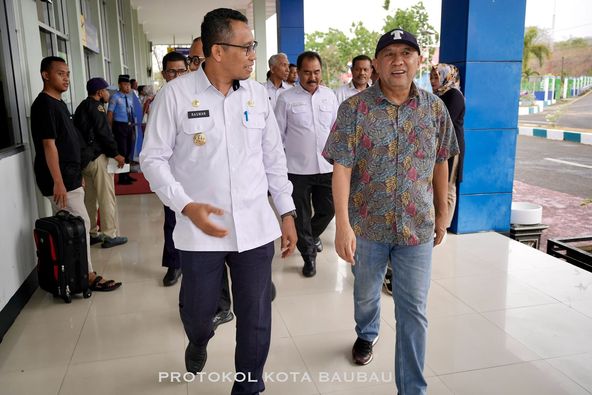 Menteri Koperasi Teten Masduki Dipastikan Buka expo UMKM Wakatobi, Datang Melalui Bandara Betoambari Baubau Dijemput Langsung Pj Walikota Baubau Dr Rasman Manafi