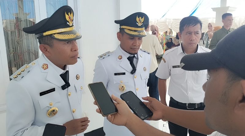 BUTUR,DT-Bupati Buton Utara Afirudin Mathara menegaskan akan segera melakukan mutasi pejabat demi membentuk organisasi yang sehat dan saling menunjang. "Afirudin-Rahman Siapkan Mutasi Pejabat Untuk Bentuk Organisasi Sehat di Buton Utara,"