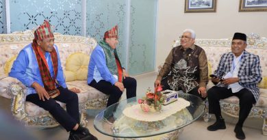 ASR-Hugua Tiba di Kendari Usai Retreat, Disambut Meriah dengan Prosesi Adat Khas Sultra