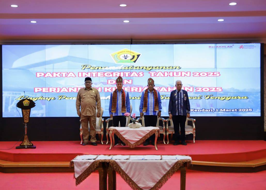 Gubernur Sultra ASR dan Wakilnya Hugua Teken Pakta Integritas dan Perjanjian Kinerja 2025 8 F03.2b