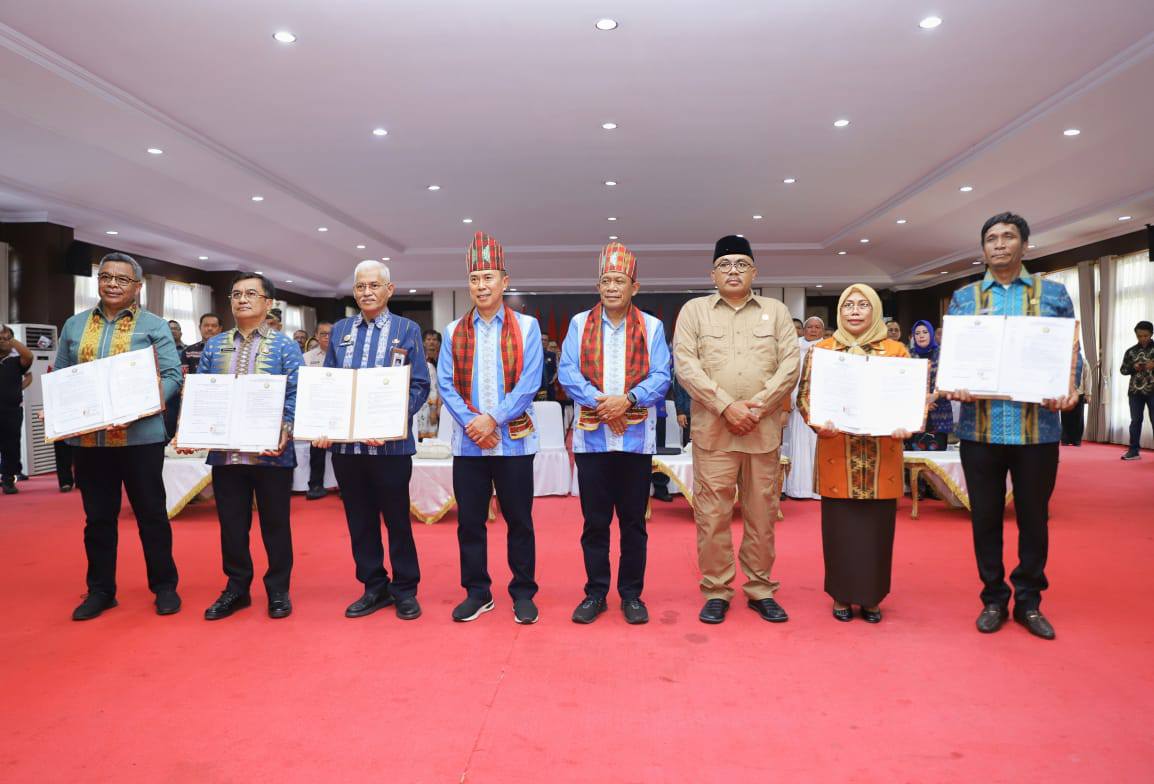 Gubernur Sultra ASR dan Wakilnya Hugua Teken Pakta Integritas dan Perjanjian Kinerja 2025 6 F03.2d