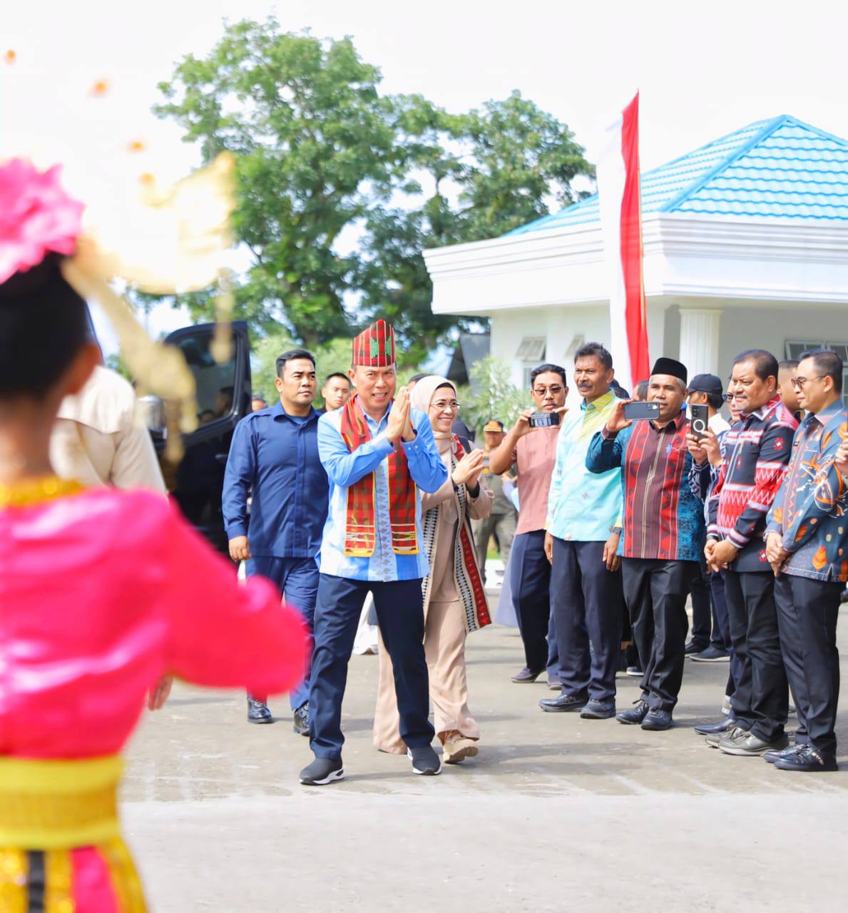 Gubernur Sultra ASR dan Wakilnya Hugua Teken Pakta Integritas dan Perjanjian Kinerja 2025 4 F03.2f