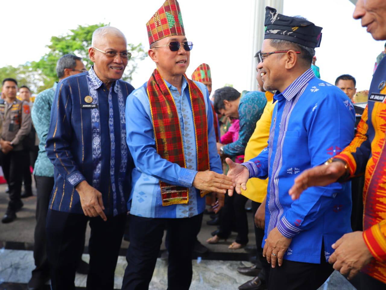 Gubernur Sultra ASR dan Wakilnya Hugua Teken Pakta Integritas dan Perjanjian Kinerja 2025 3 F03.2g