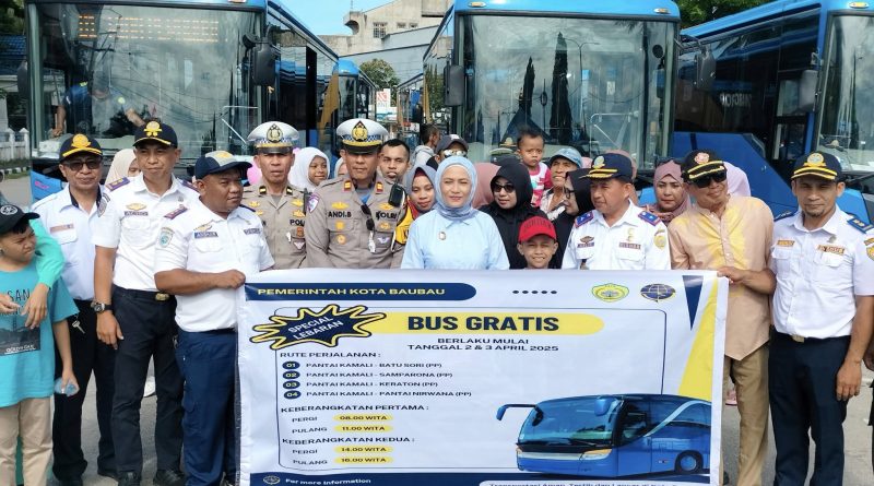 Resmi Lepas Enam Bus Wisata Gratis, Wawali Baubau Wa Ode Hamsinah Berterimakasih Insan Perhubungan Baubau Kreatif dan Inovatif Wujudkan Program 100 Hari Kerja HYF-Hamsinah