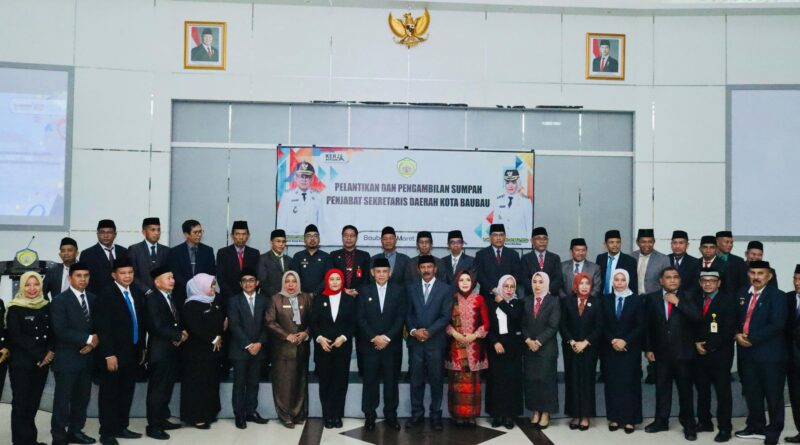 BAUBAU, DT-Pemerintah Kota (Pemkot) Baubau menggelar rapat evaluasi pelaksanaan dan rencana aksi program penanggulangan kemiskinan Kota Baubau tahun anggaran 2026 di kantor Bappeda Kota Baubau Selasa (11/3/2025). "Walikota-Wawali Yusran-Hamsinah Evaluasi Pelaksanaan dan Rencana Aksi Program Penanggulangan Kemiskinan."