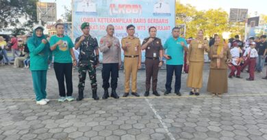 BAUBAU, DT- Ajang kompetisi Lomba Keterampilan Baris-Berbaris (LKBB) merupakan moment yang ditunggu orang tua murid dan masyarakat Kota Baubau. Sedikitnya ada 18 barisan yang mengikuti lomba LKBB tingkat Kota Baubau yang dipusatkan di Kotamara lapangan futsal, Kelurahan NganganaUmala, Kota Baubau, Sulawesi Tenggara. "18 Barisan Ikut Lomba LKBB Tingkat Kota Baubau yang Digelar Dispora,"