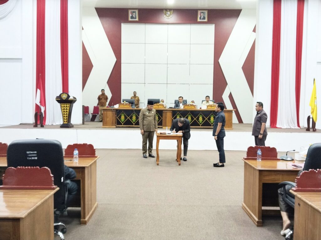 Walikota Baubau HYF dan DPRD Tandantangini Nota Kesepakatan Perubahan KUA-PPAS APBD Kota Baubau TA 2025