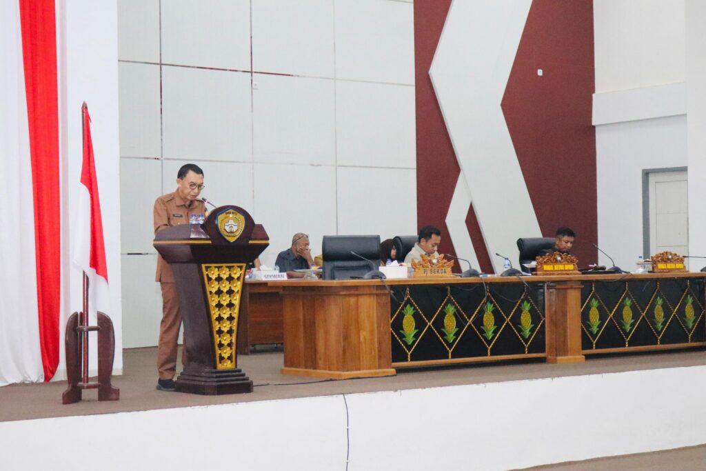 Pj Sekda Baubau Mz Amril Tamim Wakili Wali Kota Tanggapi Pandangan Umum Fraksi DPRD Atas Raperda Perubahan APBD 2025