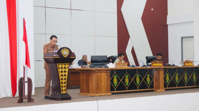 Pj Sekda Baubau Mz Amril Tamim Wakili Wali Kota Tanggapi Pandangan Umum Fraksi DPRD Atas Raperda Perubahan APBD 2025