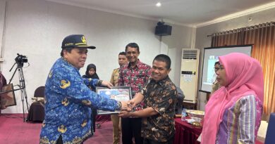 Kado Terindah di Hari Sumpah Pemuda, Lakologou Raih Penghargaan Juara Kampung KB Tingkat Sultra