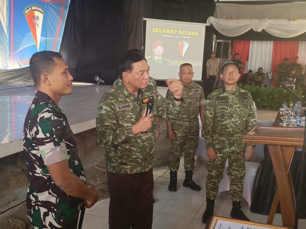 Kunjungan Kerja ke Baubau, Menhan Sjafrie Sjamsoeddin Tinjau Yonif 823/Raja Wakaka