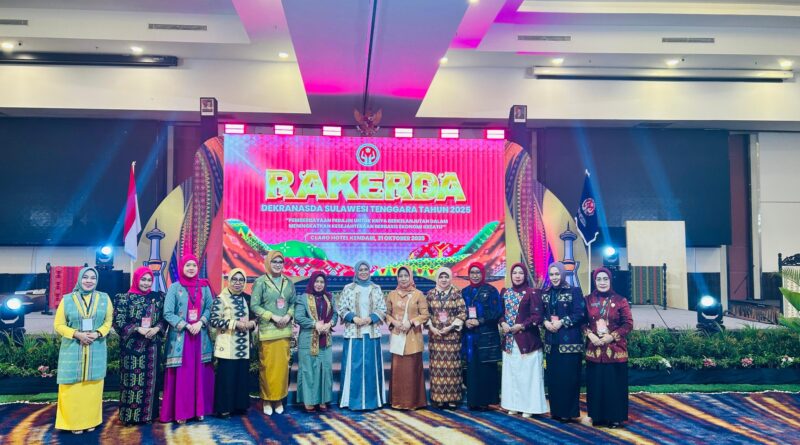 Ketua Dekranasda Baubau Hj. Sitti Aryati Yusran Paparkan Program Unggulan Pada Rakerda di Kendari