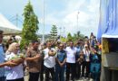 BAUBAU, DT — Pelabuhan Murhum, Kota Baubau, kini resmi menjadi pintu ekspor langsung komoditas unggulan daerah. Ekspor perdana ubur-ubur ke Tiongkok yang dilakukan PT Triko Bina Nusantara menandai babak baru konektivitas perdagangan internasional dari wilayah Kepulauan Buton. "Rp1,6 Miliar dari Ubur-Ubur, Baubau Masuk Peta Ekspor Global, Hingga Resmi Tembus Pasar Tiongkok,"