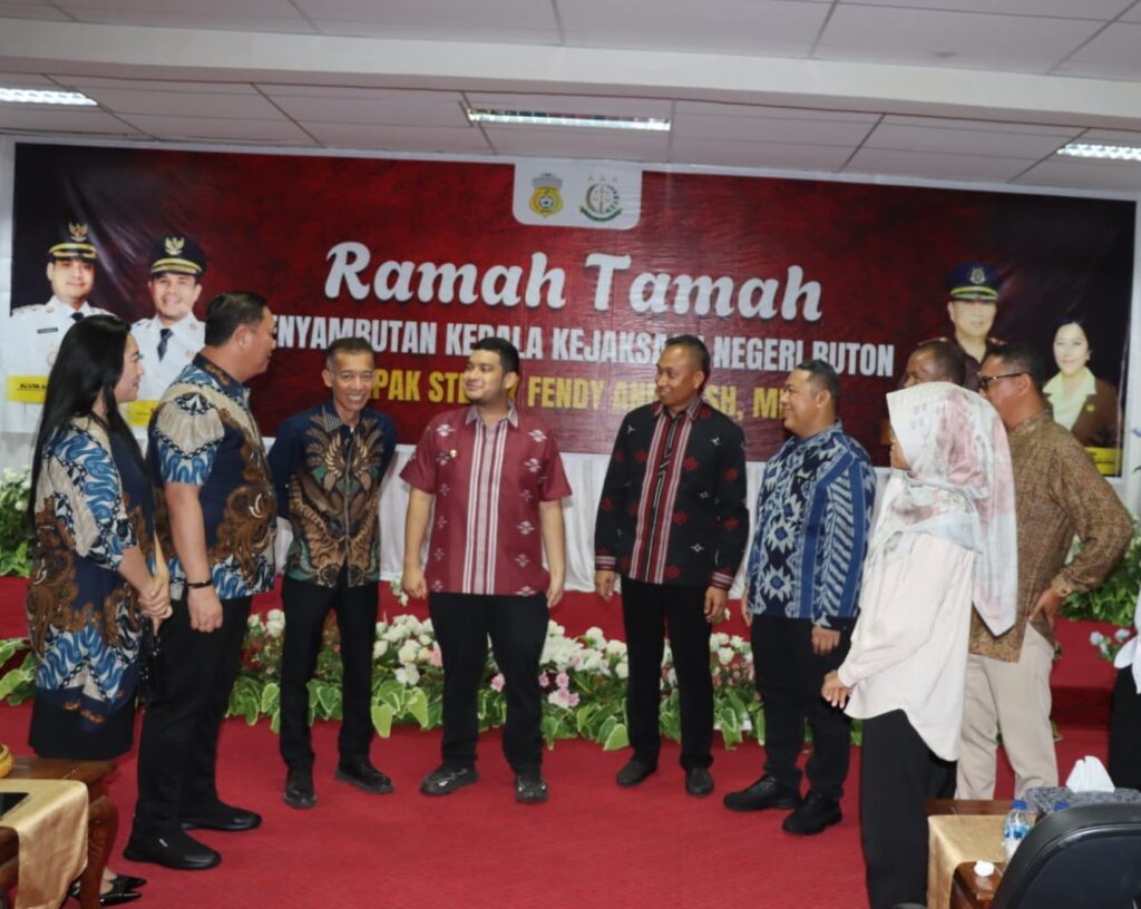 Bupati Buton Alvin Akwijaya Sambut Kajari Baru Sterry Fendy Andih, Siap Bangun Kolaborasi Daerah 2 Bupati Buton Alvin Akwijaya Sambut Kajari Baru Sterry Fendy Andih, Siap Bangun Kolaborasi Daerah