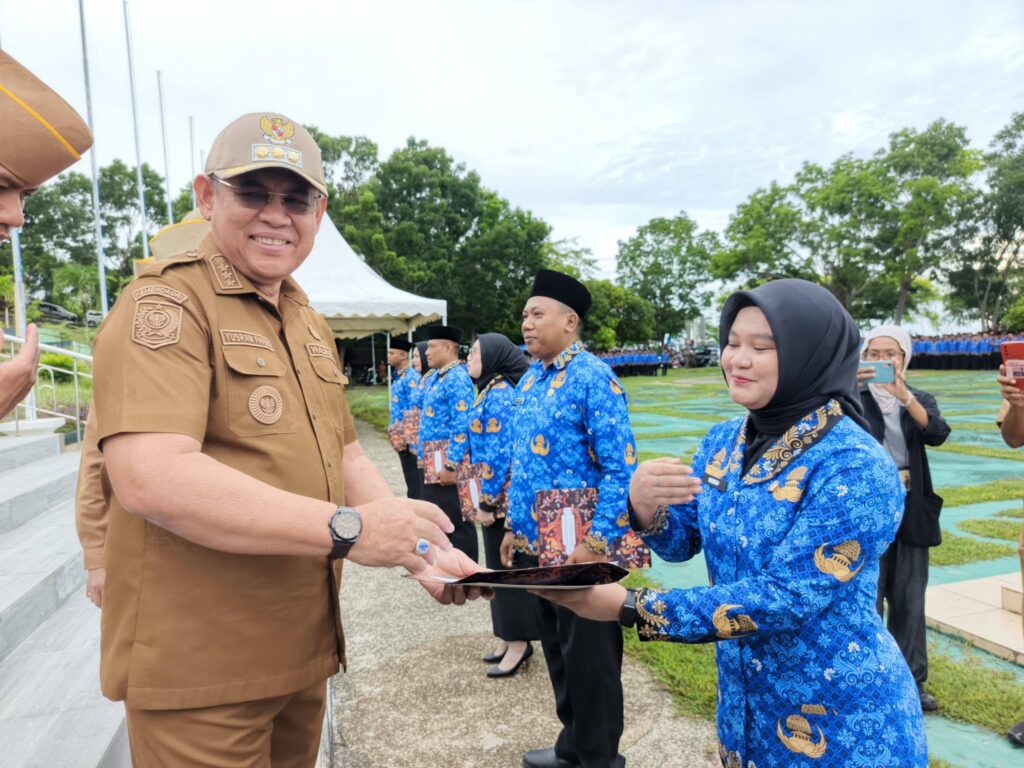 Walikota Baubau H Yusran Lantik 1.869 PPPK Paruh Waktu, Pemkot Baubau Coret 12 Peserta Tak Masukan Berkas 2 Walikota Baubau H Yusran Lantik 1.869 PPPK Paruh Waktu, Pemkot Baubau Coret 12 Peserta Tak Masukan Berkas