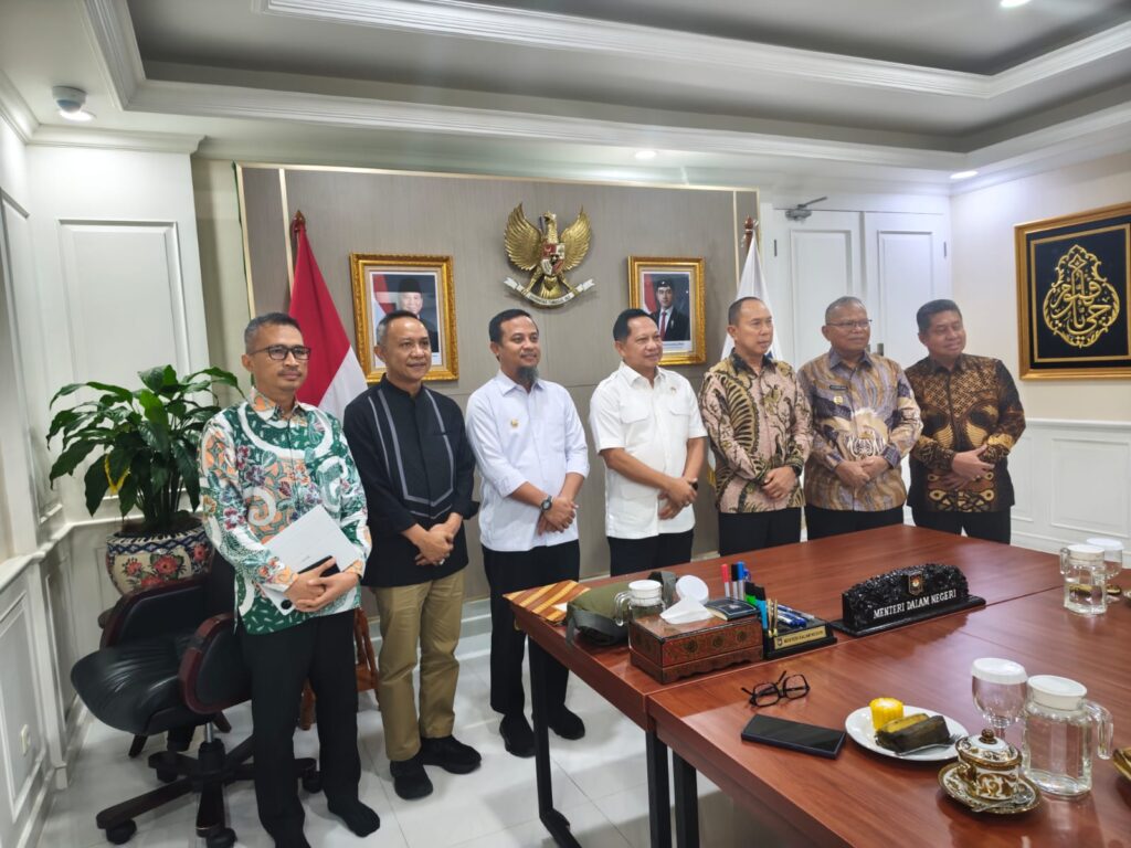 Gubernur Sultra ASR– Gubernur Sulsel ASS Bahas Penyelesaian Status Pulau Kawi-kawia Dalam Pertemuan dengan Mendagri Tito Karnavian, Sepakati Langkah Baru 2 Gubernur Sultra ASR– Gubernur Sulsel ASS Bahas Penyelesaian Status Pulau Kawi-kawia Dalam Pertemuan dengan Mendagri Tito Karnavian, Sepakati Langkah Baru