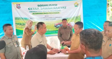 Program Sawah Rakyat Dimulai, Bupati Buton Utara Afirudin Salurkan Alsintan