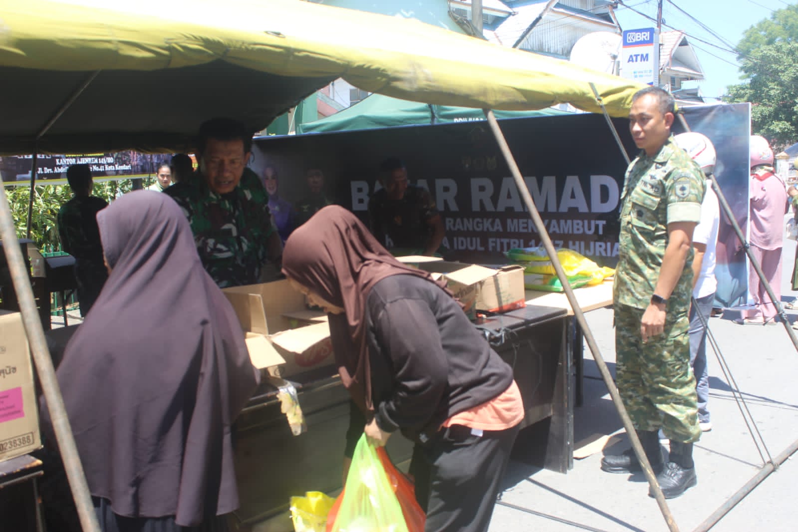 Kodim 1413 Buton Gelar Bazar Ramadan, Sediakan Ribuan Sembako Murah bagi Warga, Tersedia 4 Ton Beras
