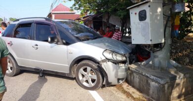 Mobil Tabrak Dua Pengojek Yang Sedang Parkir Langsung Dikarikan ke RS Palagimata