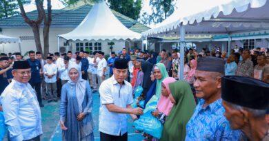 Gubernur Sultra Andi Sumangerukka Salurkan 200 Paket Ramadan saat Safari di Baubau, Efisiensi Anggaran Tak Kurangi Layanan Masyarakat