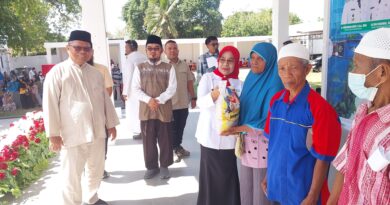 BUTON SELATAN, BP – Pemerintah Kabupaten Buton Selatan mengajak masyarakat untuk memperkuat kebersamaan, menjaga persatuan, serta aktif berkontribusi dalam pembangunan daerah sebagai bagian dari upaya mewujudkan kesejahteraan bersama. "Hadapi Era Media, Bupati Buton Selatan H Muh Adios Serukan Dukungan Publik dan Sikap Bijak Kritik Pemerintah,"