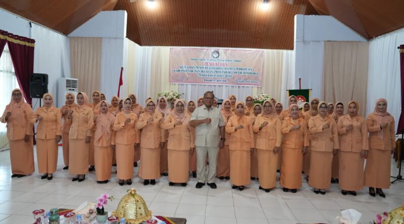 Wa Ode Munanah Lantik DWP Buton Selatan DWP Buton Selatan 2024–2029, Bupati H Muh Adio Harap DWP Jadi Motor Pemberdayaan Keluarga dan Hadirkan Program Nyata untuk Warga