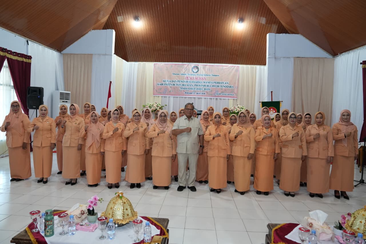 Wa Ode Munanah Lantik DWP Buton Selatan DWP Buton Selatan 2024–2029, Bupati H Muh Adio Harap DWP Jadi Motor Pemberdayaan Keluarga dan Hadirkan Program Nyata untuk Warga