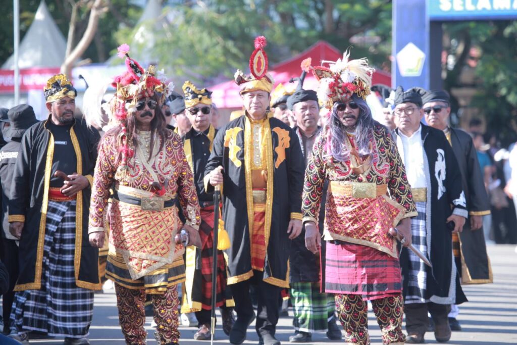 Angkat Heroisme Oputa Yi Koo, Barisan Pawai Budaya Buton Semarakkan HUT Sultra ke-62
