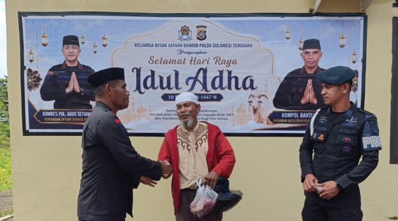 Personel Brimob Buton Selatan Sembelih 28 Ekor Sapi Kurban, Daging Dibagikan ke Masyarakat