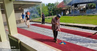 Antusias Sambut Idul Adha, Warga Waruruma dan Pengurus Al Muktamar Gelar Bersih-Bersih Lingkungan Masjid