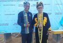 Kepala Bidang Pembinaan Pendidikan Dasar Dinas Pendidikan Busel, La Amiru SPd. bersama Kadis Kesbangpol Busel La Makiki ketika menghadiri peringatan Hardiknas 2026