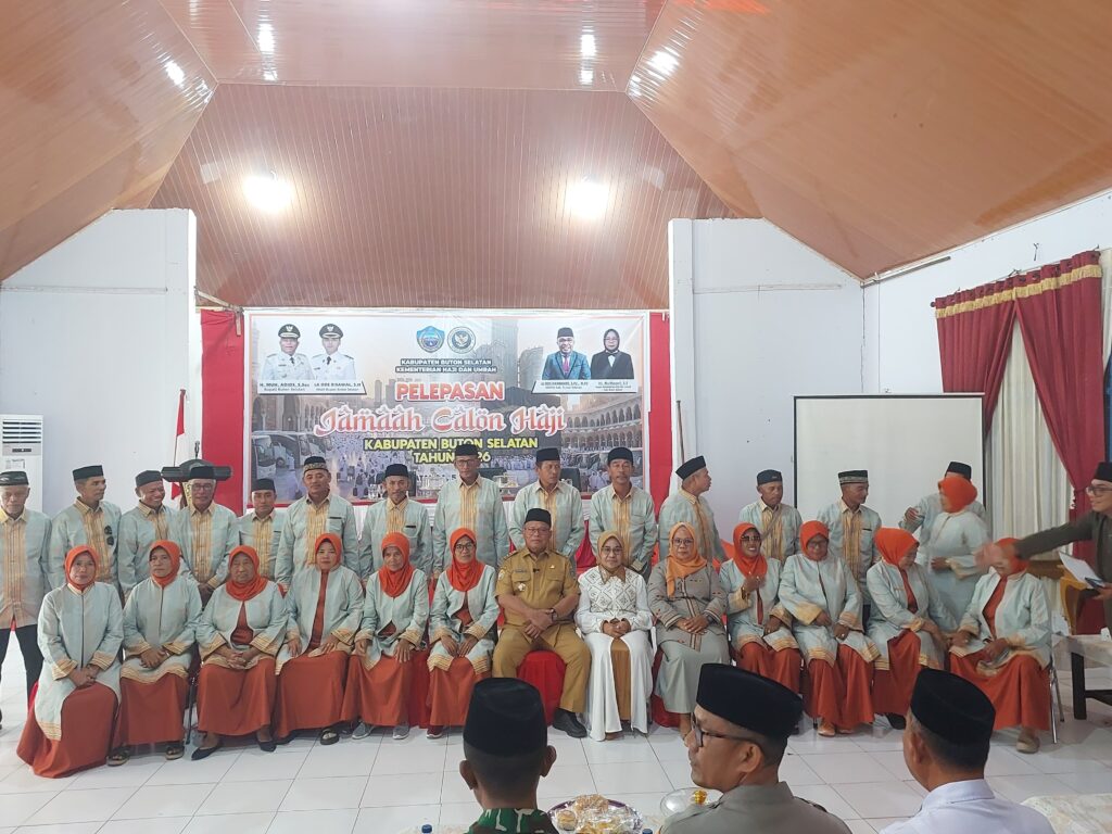 Bupati Buton Selatan H Muh Adios Resmi Lepas Jamaah 25 Haji Busel 2026, Titip Doa untuk Daerah, Jaga Nama Baik Daerah di Tanah Suci