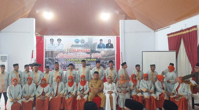 Bupati Buton Selatan H Muh Adios Resmi Lepas Jamaah 25 Haji Busel 2026, Titip Doa untuk Daerah, Jaga Nama Baik Daerah di Tanah Suci