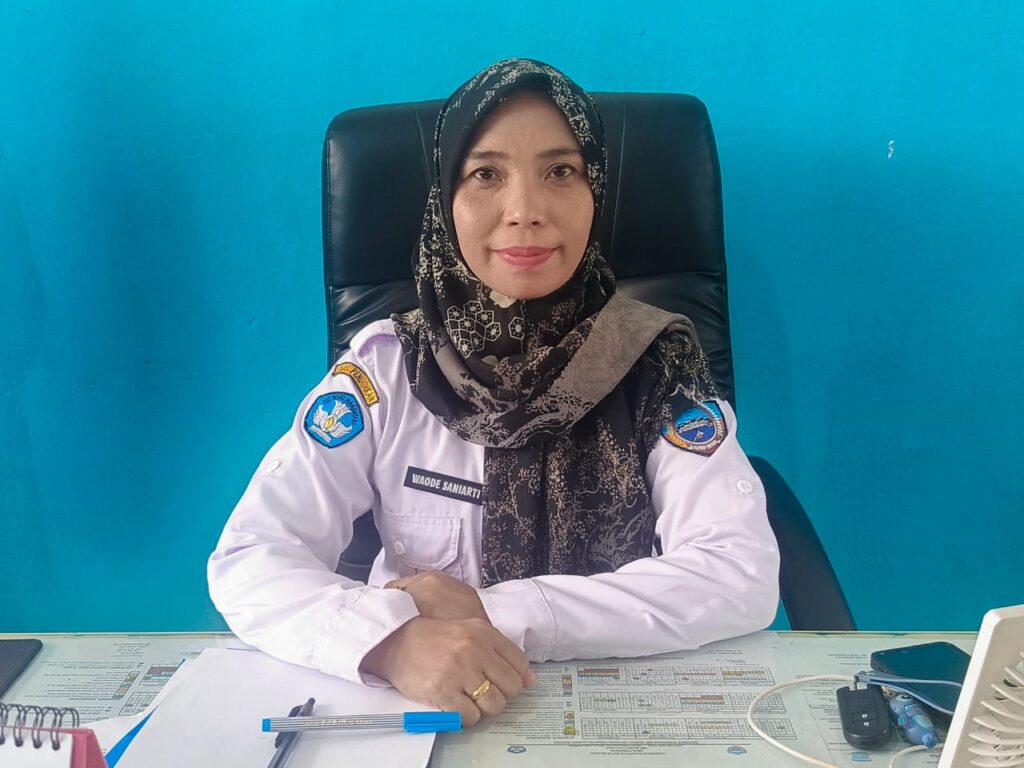 Kepala SMPN 1 Batauga Wa Ode Saniarti, SPMB SMPN 1 Batauga Mulai Juni, Sekolah Pastikan Bebas Pungutan, Maksimalkan Dapodik untuk Penerimaan Murid Baru