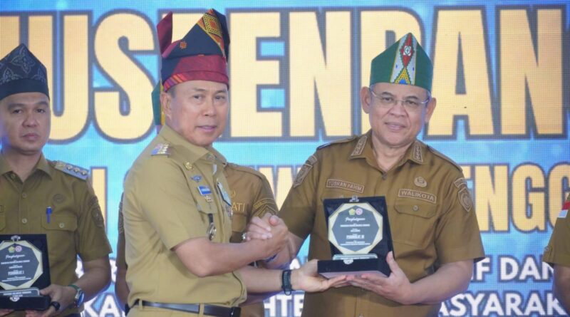 Baubau Catat Prestasi dalam Aksi Konvergensi Penurunan Stunting, Wali Kota HYF Terima Penghargaan Peringkat Tiga Tingkat Sultra