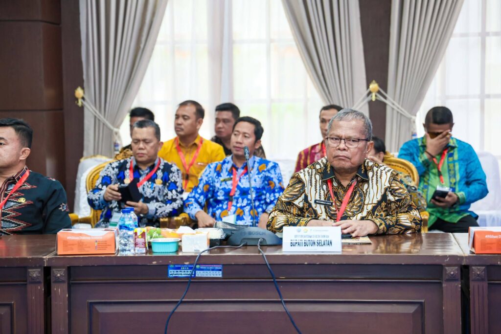 Hadiri RUPS, Bupati Buton Selatan H Muh Adios Siap Kawal Transformasi BPR Bahteramas 2 Hadiri RUPS, Bupati Buton Selatan H Muh Adios Siap Kawal Transformasi BPR Bahteramas