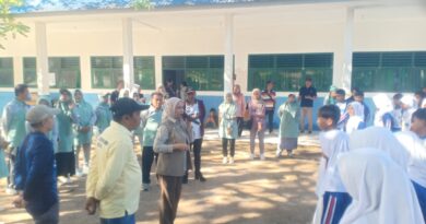 Wakil Wali Kota Baubau, Wa Ode Hamsina Bolu saat memberikan arahan kepada siswa siswi SMP N 5 Baubau