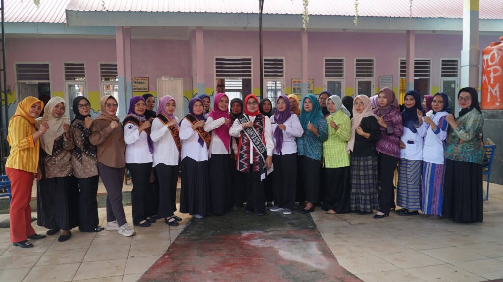 Kunjungi TK Yakin Banabungi, Bunda PAUD Buton Selatan Ny Siti Norma Adios Tekankan Sinergi Pendidikan Anak Usia Dini 3 2 1