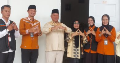 Bupati Buton Selatan H Muh Adios dan Istri Beri Contoh kepada Masyarakat di Data BPS Dalam Sensus Ekonomi 2026, Imbau Masyarakat Sambut Petugas Sensus Ekonomi