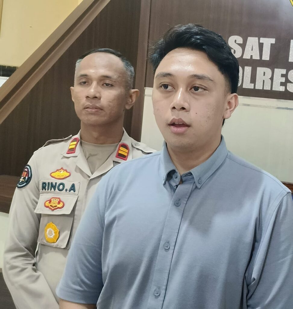 Polres Baubau Tahan Dua Tersangka Kasus Pencurian Emas, Kerugian Ditaksir Miliaran Rupiah 2 Polres Baubau Tahan Dua Tersangka Kasus Pencurian Emas, Kerugian Ditaksir Miliaran Rupiah