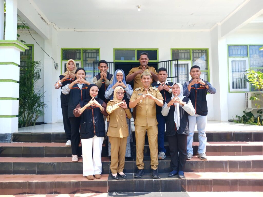 Camat Bungi Hasrun Tekankan Koordinasi Saat Lepas Petugas SE2026 2 Camat Bungi Hasrun Tekankan Koordinasi Saat Lepas Petugas SE2026