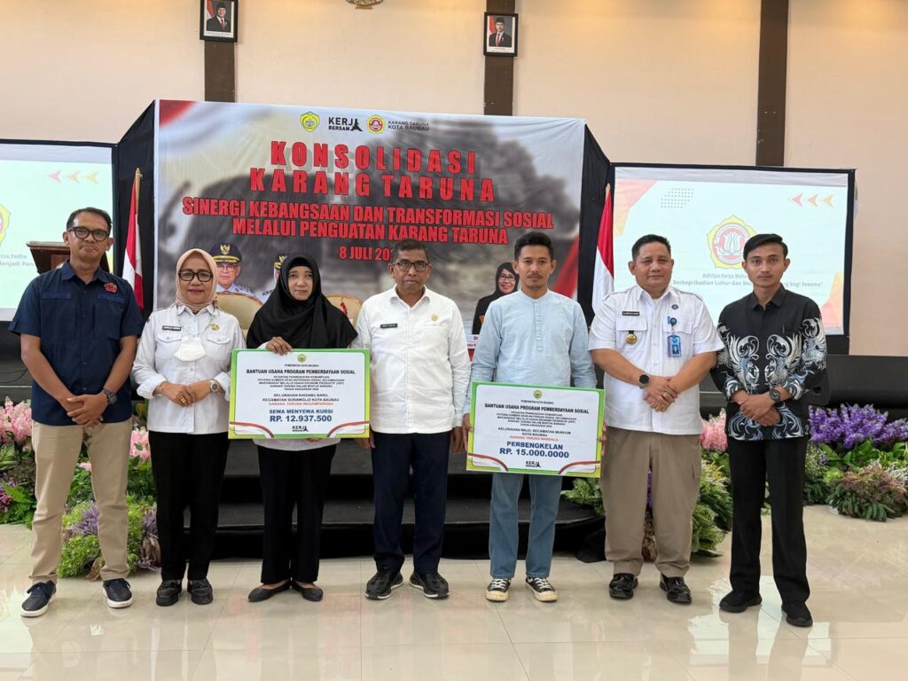BAUBAU, DURASITIMES.COM —Pemerintah Kota Baubau mendorong Karang Taruna menjadi motor penggerak pembangunan sosial, penguatan nilai-nilai kebangsaan, sekaligus garda terdepan dalam upaya penanggulangan bencana. Komitmen tersebut mengemuka dalam kegiatan Peningkatan Nilai-Nilai Kebangsaan dan Kebijakan Bidang Kesejahteraan Sosial yang diselenggarakan Karang Taruna Kota Baubau di Nirwana Buton Villa Tamimu Ballroom, Jalan Dayanu Ikhsanuddin, Kelurahan Sulaa, Kecamatan Betoambari, Jumat (10/7/2026). "Kalaksa BPBD Baubau Dr Moh Tasdik Ajak Karang Taruna Baubau Jadi Relawan Tangguh Hadapi Ancaman Bencana dan jadi gardah Terdepan Kesejahteraan Sosial,"