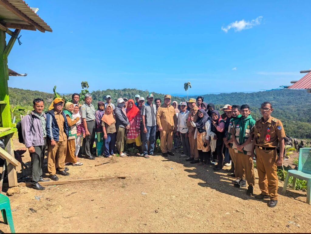 Bupati Buton Selatan H Muh Adios Serap Aspirasi Petani Saat Tinjau Lahan di Puncak Wawoangi, Kaji Usulan Jalan Tani, Sumur Bor, dan Bibit Kelapa Genjah