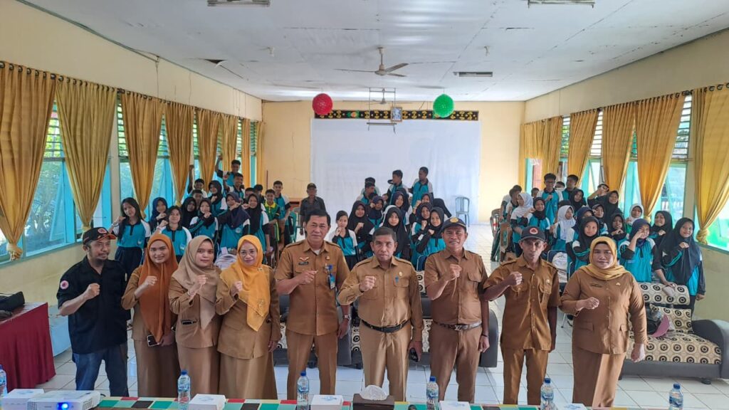 Plt Kalaksa BPBD Baubau Dr Moh Tasdik Buka Sosialisasi Kesiapsiagaan Bencana Bagi 100 Siswa SMPN 7 Baubau, Juga Libatkan BMKG dan PMI, Tingkatkan Literasi Kebencanaan Pelajar 2 Plt Kalaksa BPBD Baubau Dr Moh Tasdik Buka Sosialisasi Kesiapsiagaan Bencana Bagi 100 Siswa SMPN 7 Baubau, Juga Libatkan BMKG dan PMI, Tingkatkan Literasi Kebencanaan Pelajar