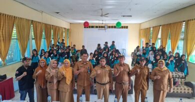 Plt Kalaksa BPBD Baubau Dr Moh Tasdik Buka Sosialisasi Kesiapsiagaan Bencana Bagi 100 Siswa SMPN 7 Baubau, Juga Libatkan BMKG dan PMI, Tingkatkan Literasi Kebencanaan Pelajar