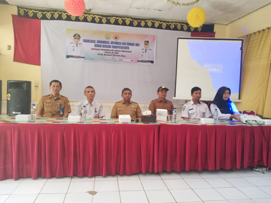 Plt Kalaksa BPBD Baubau Dr Moh Tasdik Buka Sosialisasi Kesiapsiagaan Bencana Bagi 100 Siswa SMPN 7 Baubau, Juga Libatkan BMKG dan PMI, Tingkatkan Literasi Kebencanaan Pelajar 3 6 2