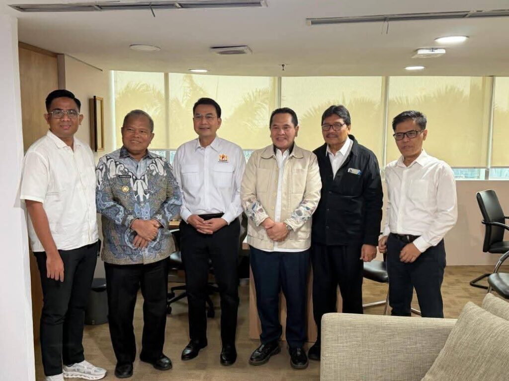 Bupati Buton Selatan H Muh Adios Siapkan Kadin sebagai Mitra Strategis Pengembangan Usaha, Diawali Pelantikan Ketua Kadin Busel Muh Sadly Nur Rachmadhan Pada Bulan Agustus