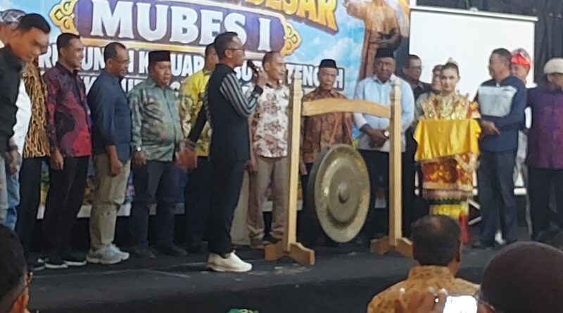 Wakili Wali Kota Baubau, Sekda La Ode Darussalam Buka Mubes Pertama KKBT Kota Baubau, H Yusran Fahim Dorong KKBT Lahirkan Program untuk Kemajuan Kota Baubau