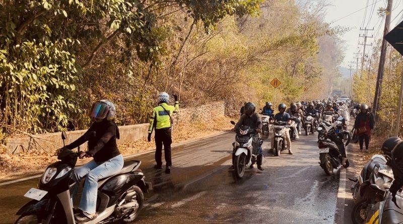 Tiga Titik Api Membara Lagi di Bukit Wantiro,Tim Gabungan Bergerak Hadapi Tebing, Polisi Imbau Warga Waspadai Musim Kemarau